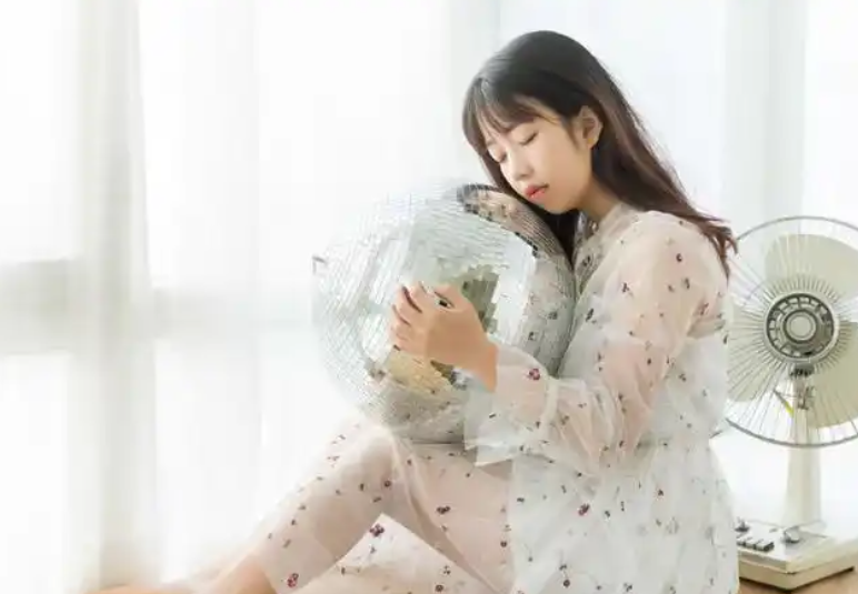 树立正确女性价值观，精神独立与经济独立的双重修炼，青年女性恋爱观与消费观的正确打开方式